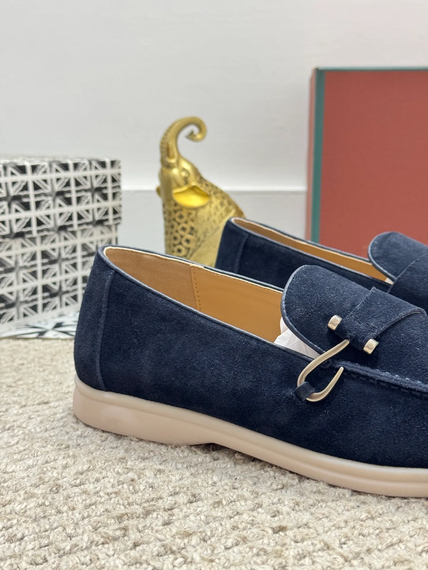 Men's men's shoes 💰380 [New model] 🍓🍓Loro Piana - LP couple model. The new moccasins are made of water-repellent treated suede uppers with rubber soles, a classic. The complex craftsmanship and meticulous structure make the shoes light and soft, allowing you to walk comfortably and freely. Perfect for wearing at the beach or out in the water during the summer. Size: 35-44 (45 customized MH)